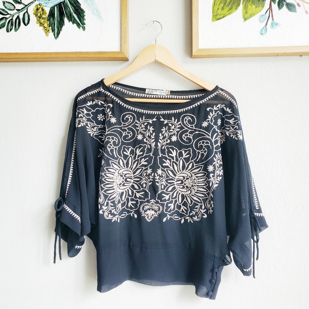 Yahada Black and Ivory Sheer 3/4 Sleeve Top Size Small / Medium